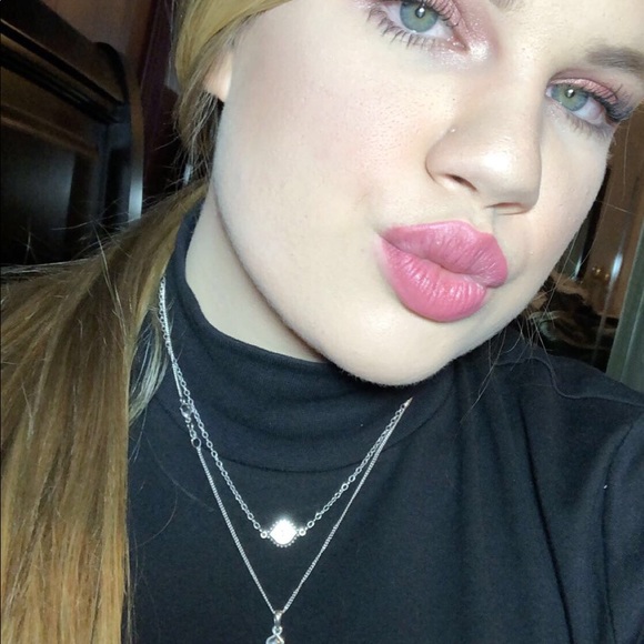 Meet your Posher, Lauren - Picture 4 of 4